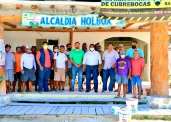 Ayuntamiento de Lázaro Cárdenas e iniciativa privada se coordinan en labores de limpieza de Holbox