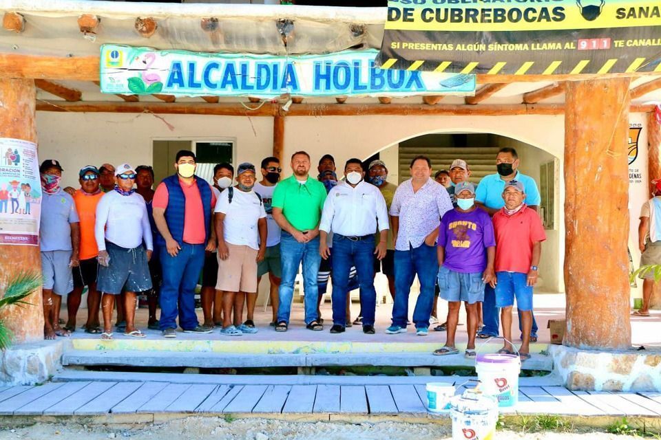 Ayuntamiento de Lázaro Cárdenas e iniciativa privada se coordinan en labores de limpieza de Holbox