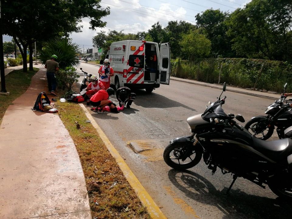 Una mujer sufre lesiones de gravedad al derrapar con una motocicleta