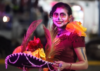 Vive Leona Vicario noche de misticismo para recordar a sus muertos