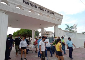 Más de dos mil personas ingresan a Cementerio Cívil de Chetumal en Día de Muertos, pese a restricciones por COVID-19