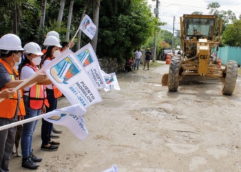 Blanca Merari Tziu pone en marcha obra de pavimentación en Leona Vicario