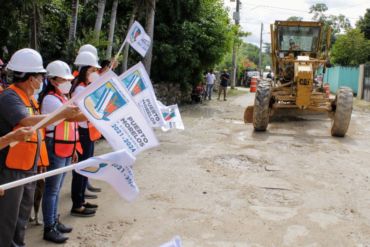 Blanca Merari Tziu pone en marcha obra de pavimentación en Leona Vicario