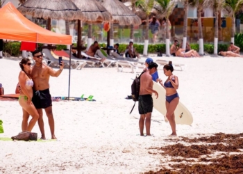Reportan 2.4 millones de reservaciones de asientos de avión para lo que resta del año