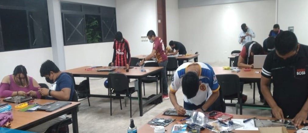 Estudiantes del ITSVA aprenderán a reparar dispositivos móviles
