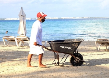 Alistan las playas de Isla Mujeres para la temporada alta de vacaciones de invierno