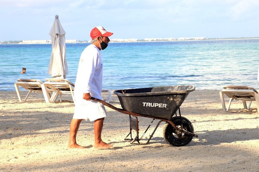 Alistan las playas de Isla Mujeres para la temporada alta de vacaciones de invierno