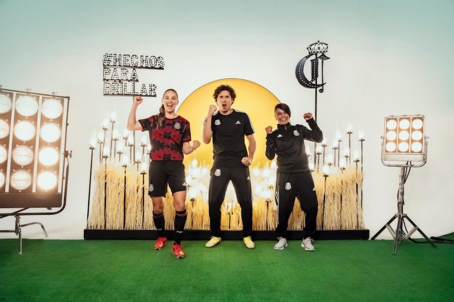 CORONA celebra el brillo de los mexicanos que inspiran en la tercera parte de su icónica campaña “Hechos para brillar”