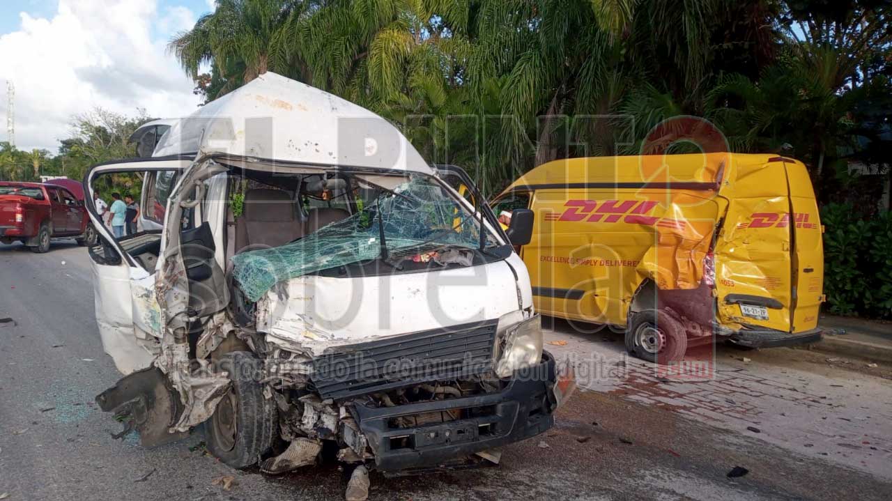 Aparatoso percance vehicular deja tres lesionados sobre la carretera federal