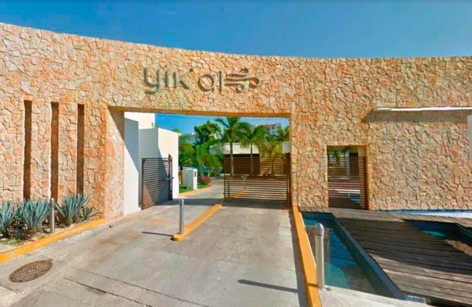 Disfrazados de albañiles se meten a robar residencia en Cancún, se llevan millonario botín