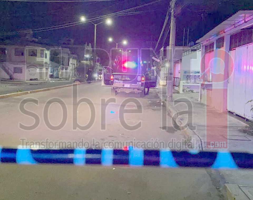 Dos individuos en moto atacan a balazos establecimiento de Cancún cerca de la medianoche