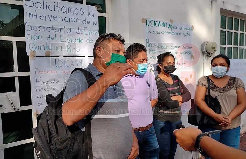 Maestros se manifiestan en Felipe Carrillo Puerto en contra de imposición de docente