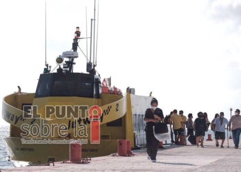 Un millar de personas cruzan en promedio a Isla Mujeres en estos días