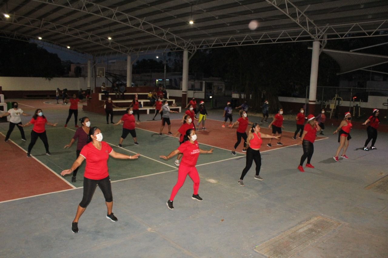Macro Clase de Zumba en El Águila, para fomentar el ejercicio y el cuidado de la salud