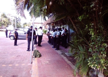 Policías piden garantías para hacer su trabajo en zona turística de Playa del Carmen