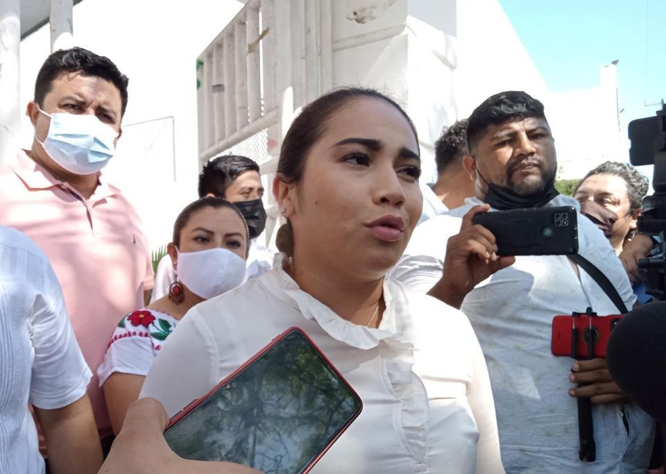 Alcaldesa de Carrillo Puerto interpone ocho denuncias contra su antecesor José Esquivel Vargas; le atribuye anomalías por más de 80 mdp