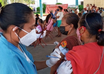 Aplica SESA esquema básico de vacunación y de influenza en grupos vulnerables de tres municipios