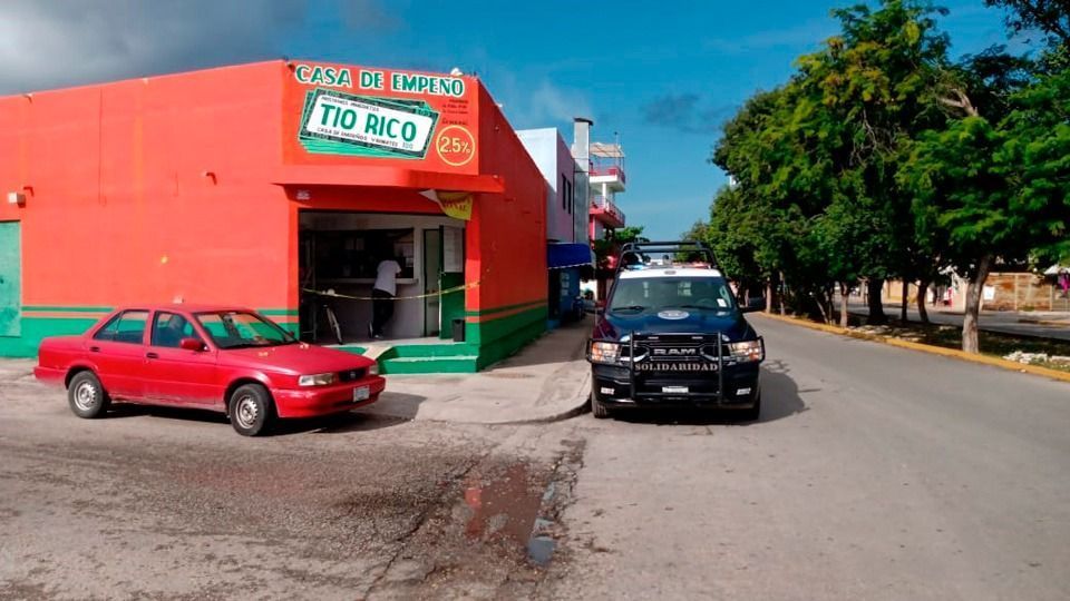 Sujetos armados asaltan casa de empeño en Playa del Carmen, se llevan botín de $1.5 millones