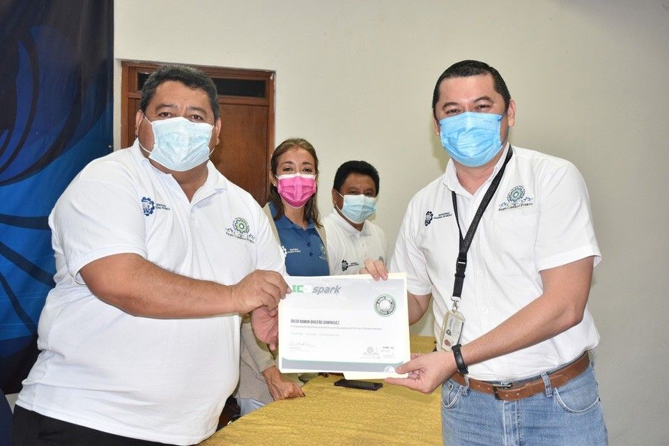 Principal casa de estudios de Carrillo Puerto entrega 49 certificados en Tecnologías de la Información a directivos, docentes y alumnos