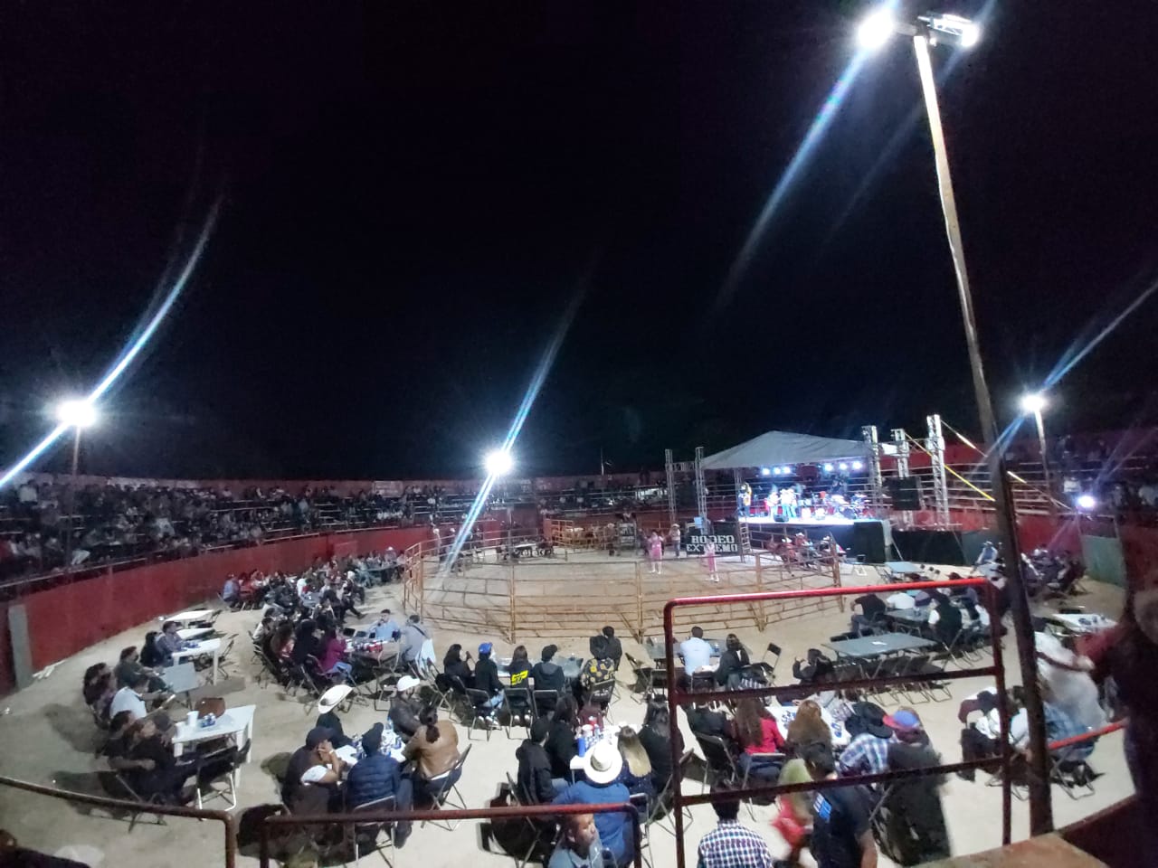 Auténtico espectáculo de jaripeo ranchero en el marco de la tradicional fiesta de Espita