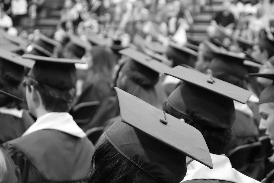 Inercia en educación superior inhibe creatividad y fomenta subdesarrollo