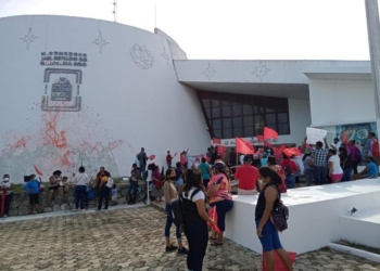 Antorchistas se manifiestan en Congreso de Q.Roo; piden ser incluidos en paquete de obras 2022