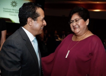 Deja Carlos Joaquín sin bono navideño y aguinaldo a trabajadores del Gobierno del Estado
