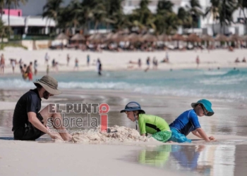 Durante el 2021 se retiraron cerca de 10 mil toneladas de sargazo de playas de Cancún