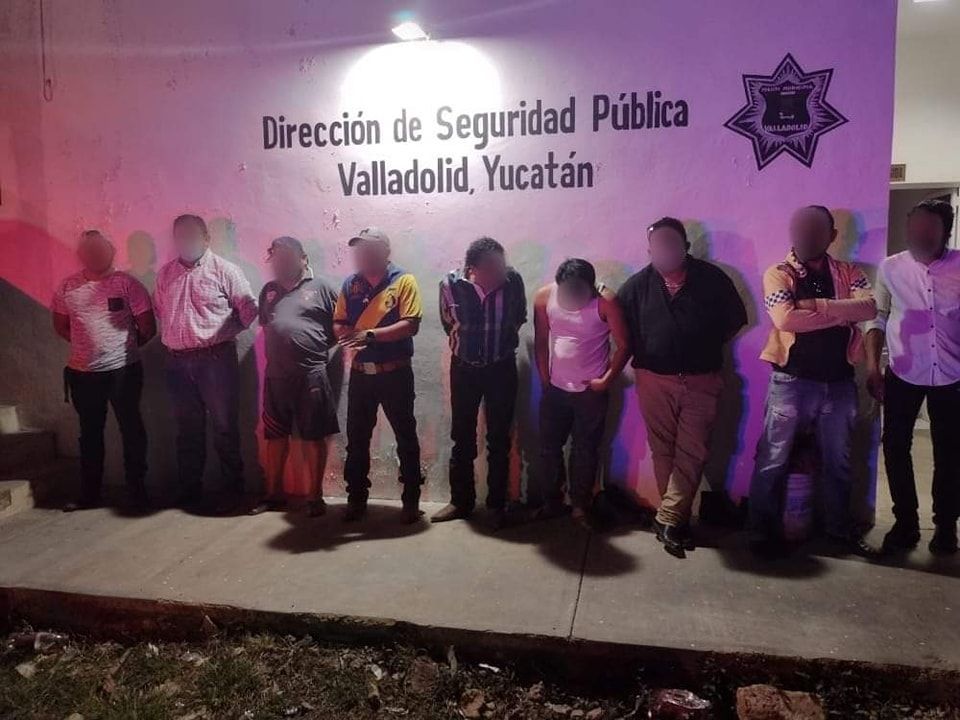 Les cae la policía a galleros