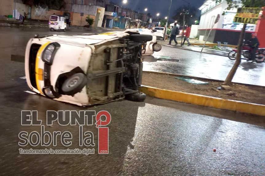 Colisión de mototaxis deja cuantiosos daños en Playa del Carmen