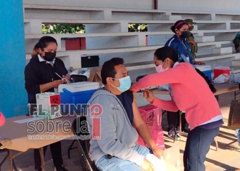 Sector Salud inicia reforzamiento de vacunas a personal del sector educativo de Felipe Carrillo Puerto y José María Morelos