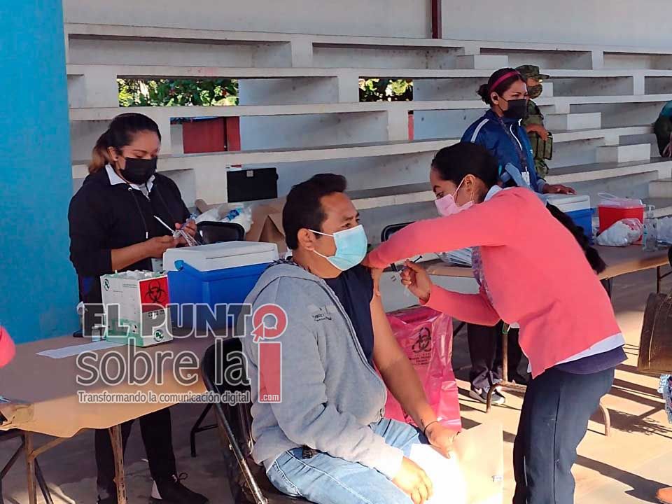 Sector Salud inicia reforzamiento de vacunas a personal del sector educativo de Felipe Carrillo Puerto y José María Morelos