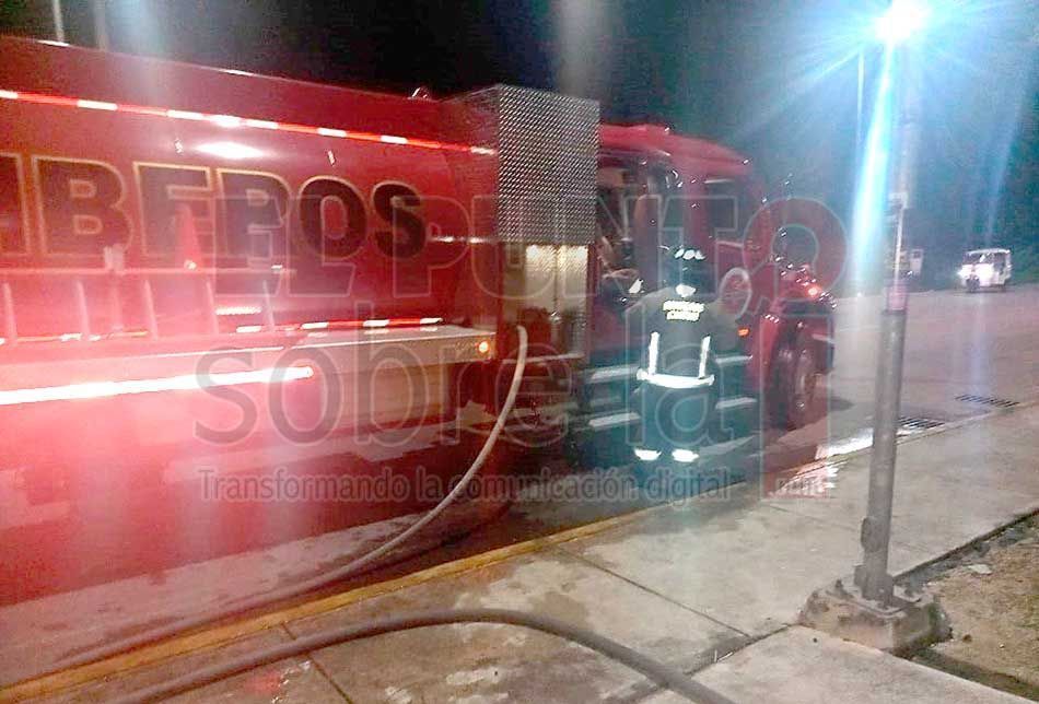 Incendio consume aparatos electrodomésticos y muebles en departamento de Cancún; no hubo víctimas