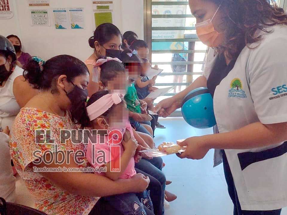 Médicos de Felipe Carrillo Puerto festejan a niños por Santos Reyes
