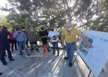 Obras Públicas de Q.Roo realiza inspección en Boulevard Bahía de Chetumal para evitar daños ecológicos, durante obras de remodelación