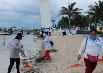 Ayuntamiento de Puerto Morelos refuerza la limpieza de playas