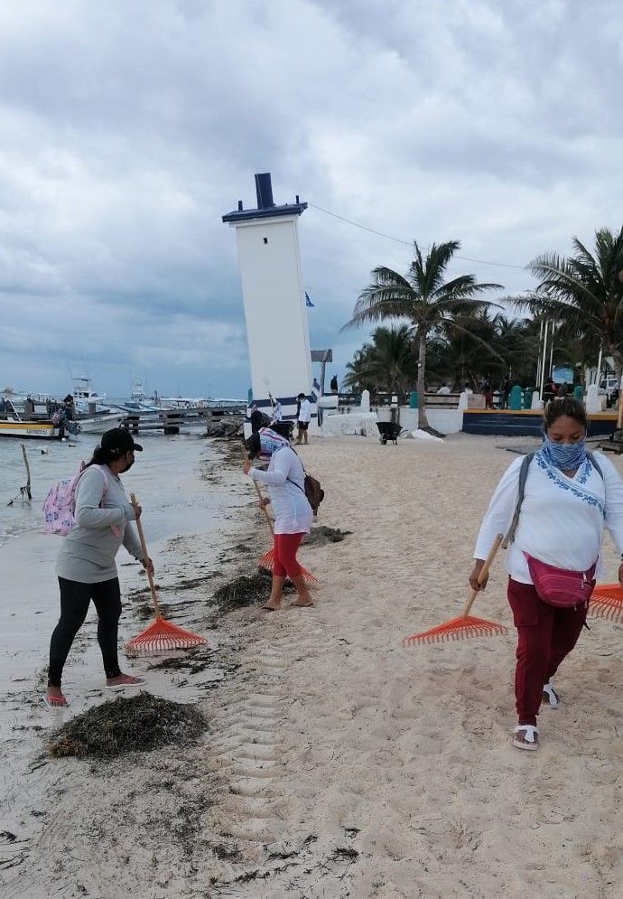 Ayuntamiento de Puerto Morelos refuerza la limpieza de playas