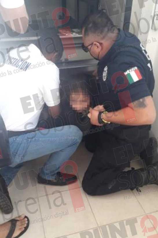 Rescatan a personas atrapadas en elevador de edificio en Cancún