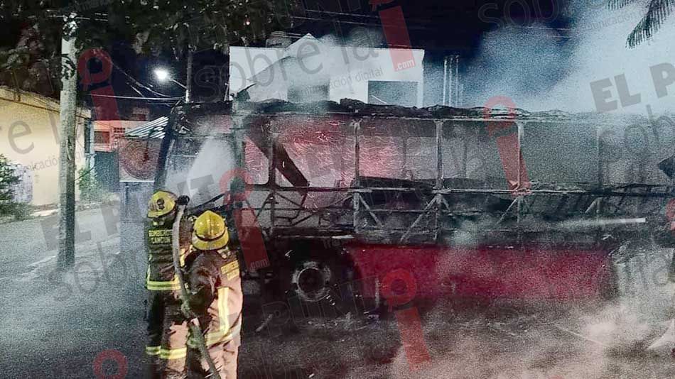 Se incendia unidad del transporte público en Cancún, no se reportan lesionados