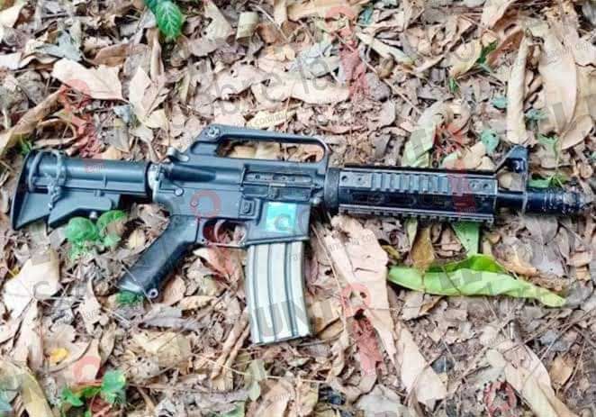 Ubican armas largas y equipo táctico policiaco en terreno baldío cerca de comunidad de Luis Echeverría