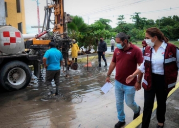 Ayuntamiento de Benito Juárez contribuye a limpieza de Cancún con labores de desazolve
