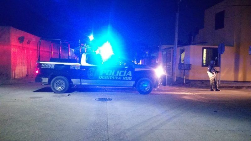 Balean fachada de una casa en Cancún