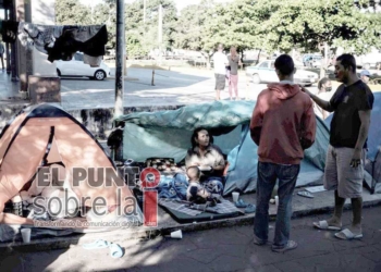 Cumple un mes campamento de migrantes instalado en pleno centro de la ciudad de Cancún