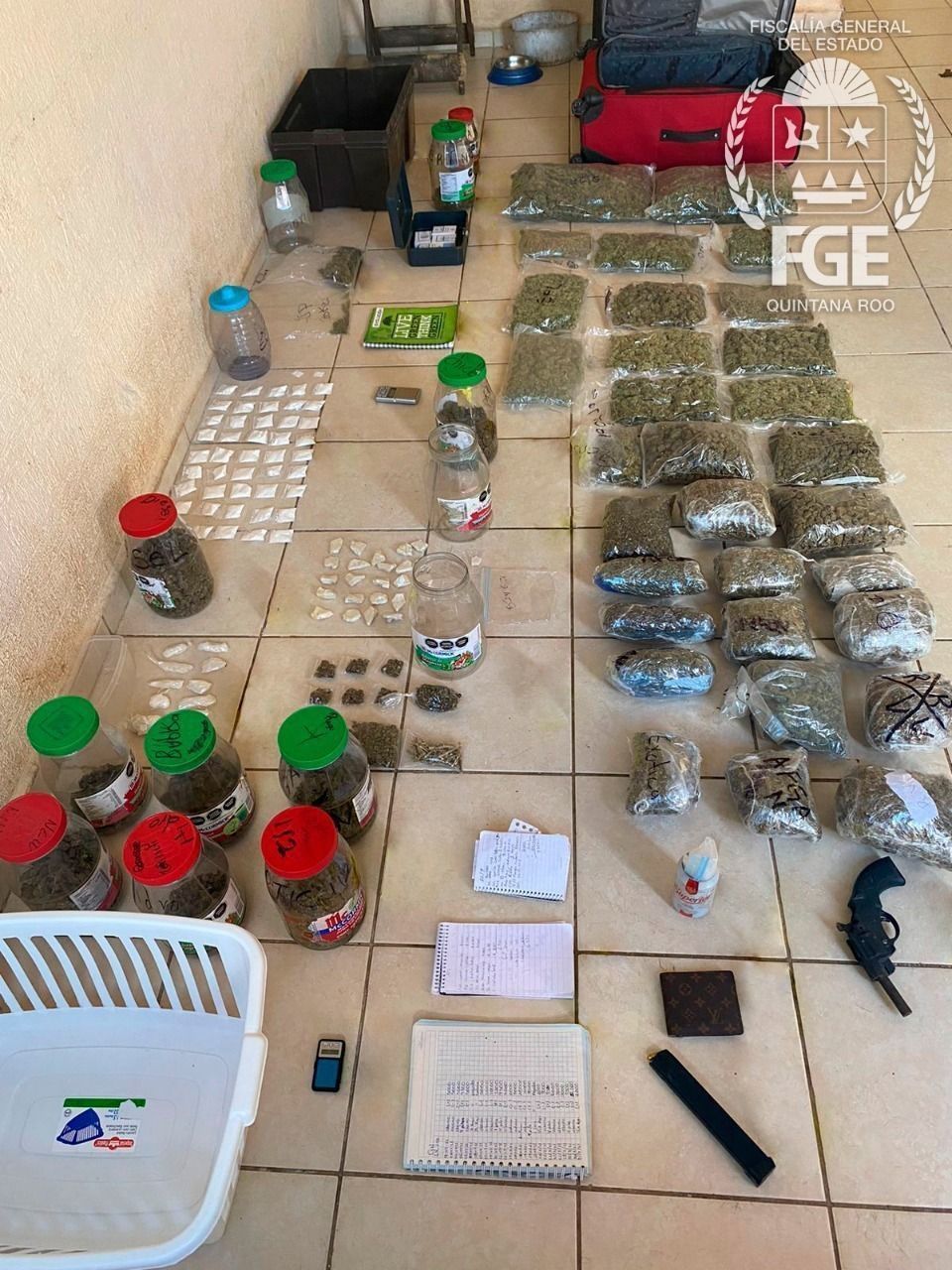 Encuentran drogas durante cateo a inmueble en Cozumel, hay una pareja detenida
