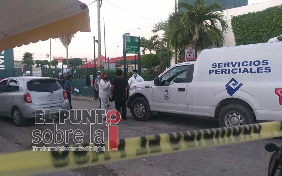 Le disparan a sujeto que estaba afuera de clínica del IMSS en Cancún