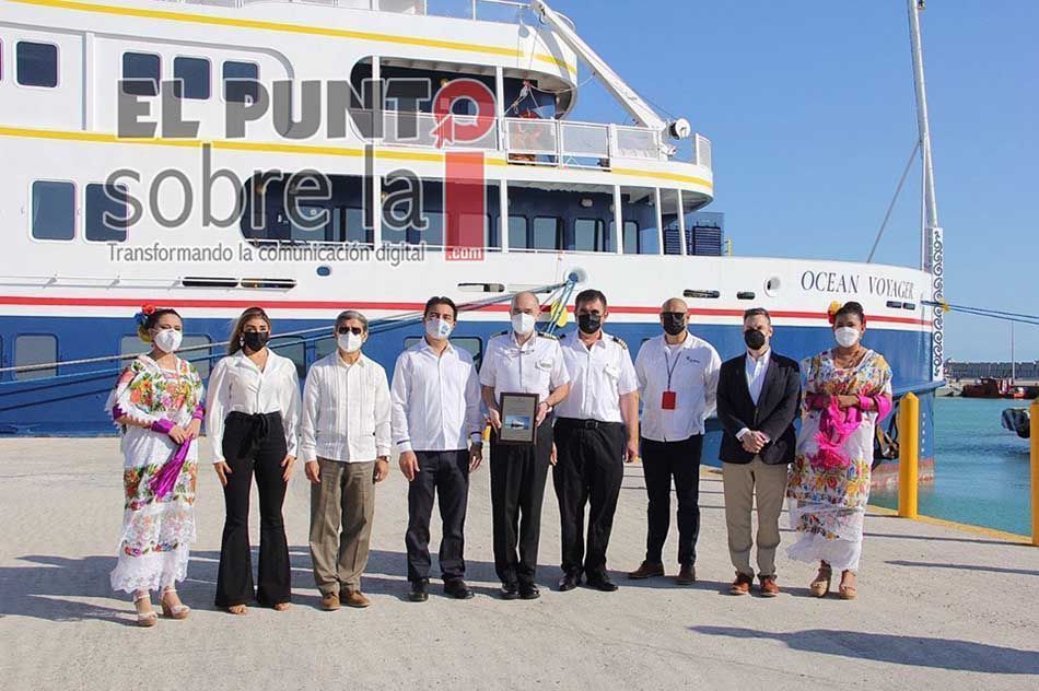 Arriba a Yucatán, el Ocean Voyager, crucero con turistas de alto poder adquisitivo