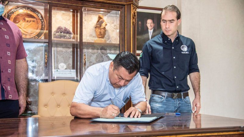 Entrega Marciano Dzul terreno para la nueva universidad gratuita