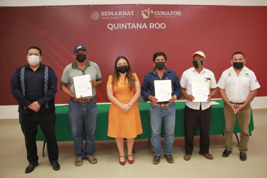Yensunni Martínez atestigua convenio entre CONAFOR y ejidatarios de Othón P. Blanco
