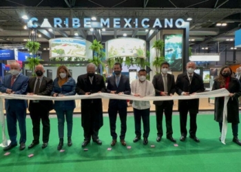 Marciano Dzul promociona las maravillas de los mayas en la Fitur 2022