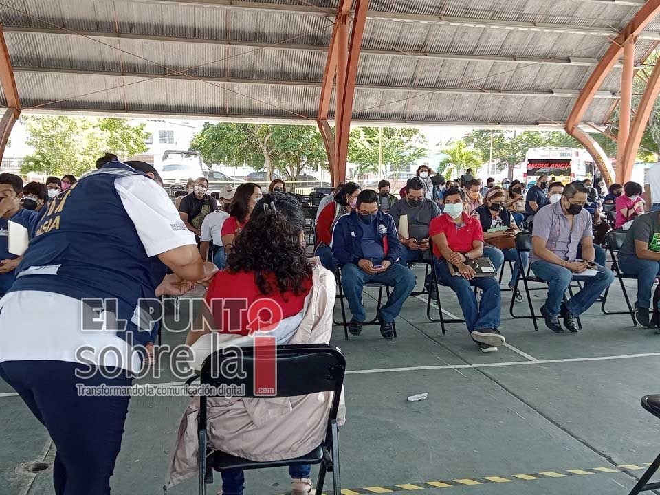 Sin mayor novedad proceso de inmunización para docentes quintanarroenses iniciado el viernes